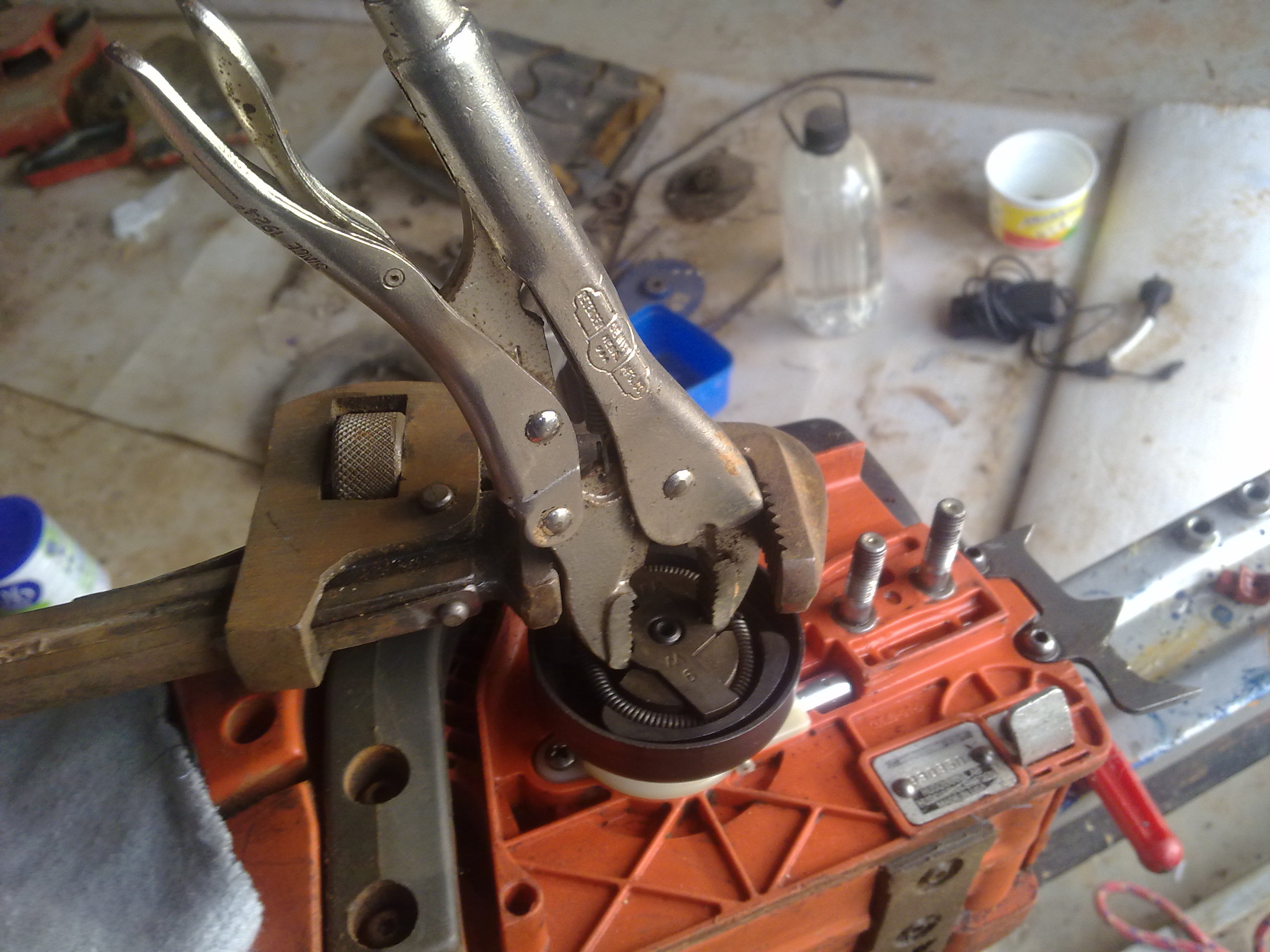 Replacing an Oil Pump in a Husqvarna/Poulan/Craftsman/Johnsered Chainsaw ClearChain